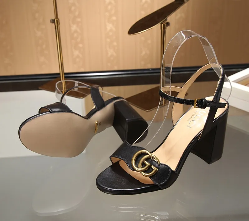 👟👟Ex-factory price 320👟👟 Gucci (GUCCI) official website 1:1 exquisite bronze buckle new summer one-line sandals. The workmanship is great and reassuring. The leather is shiny and tough. Comfortable and super comfortable to walk. It meets the actual needs of the public and is easy to control. Recommended fabric: first-layer cowhide lining/feet: sheepskin 🐑 rubber outsole. Heel height: 8cm. Color: gold, light gold, black, white, red, apricot. Size: 34-39 (sizes 40 and 41 need to be customized). Comes with receipt.